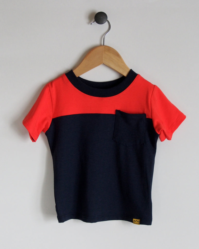 T-Shirt in Navy/Coral